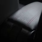 RATI ARMSTER 3 Reposabrazos FORD FIESTA 2017-2023  [negro,cuero vegano,costura roja,usb/aux kábel]