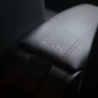 RATI ARMSTER 3 Reposabrazos CITROEN E-C3 AIRCROSS 2024-  [negro,cuero vegano,costura roja]