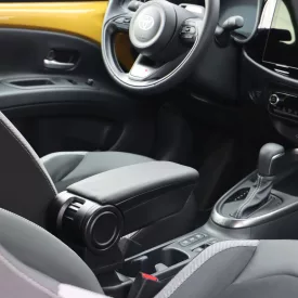   RATI ARMSTER 3 Reposabrazos TOYOTA AYGO X HYBRID 2026-  [negro,cuero vegano]