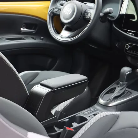RATI ARMSTER S Reposabrazos TOYOTA AYGO X HYBRID 2026-  [negro,cuero vegano]